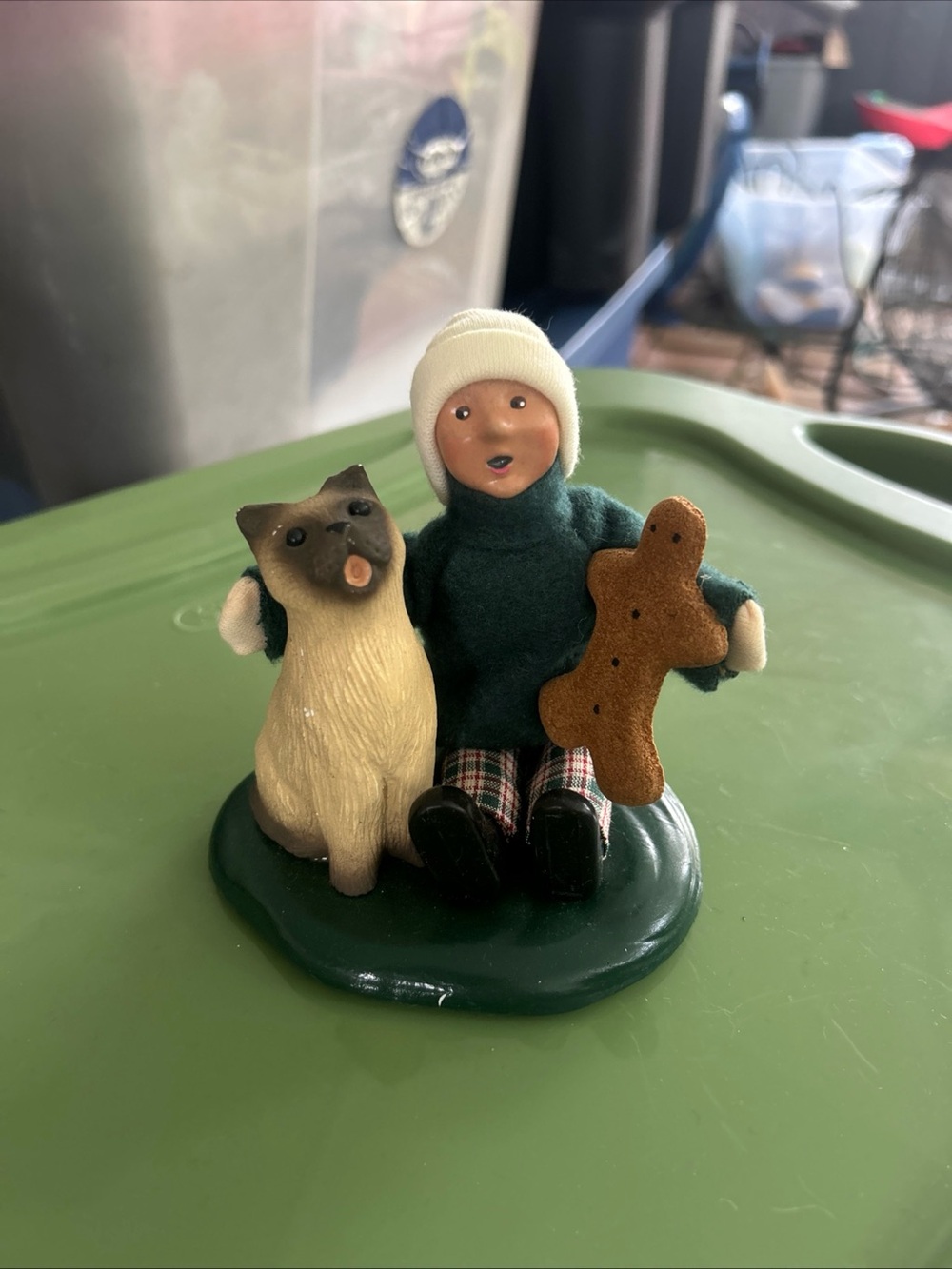 Byers choice Cat Figurine with Child Holding wGingerbread - Green and Cream